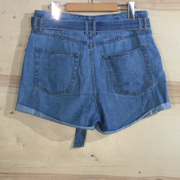 Forever 21 women’s high waisted jean short size 30 - Picture 2 of 4